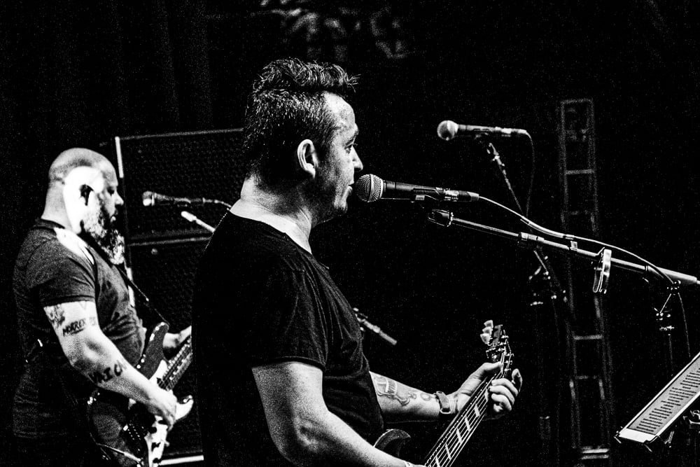 Sujeito Rock cantando ao vivo